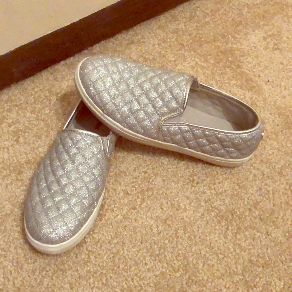 Stevies kids glitter slip on’s. Size 5